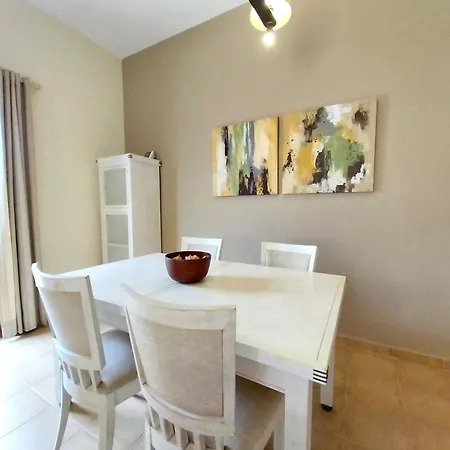 Ara Villa
