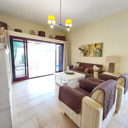 Ara Villa Corralejo