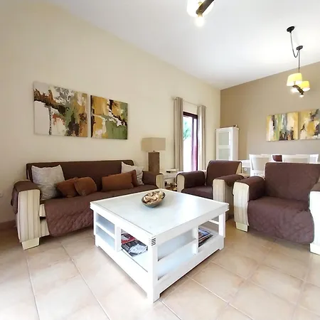 Ara Villa *