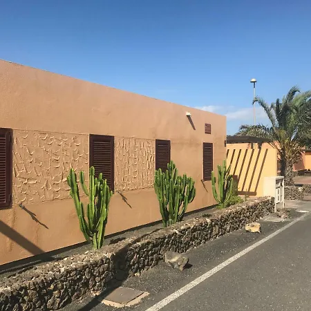 Ara Villa *